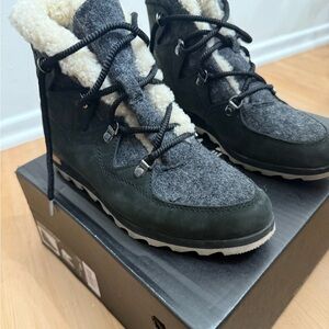 Women's Gray and Cream Winter Boots